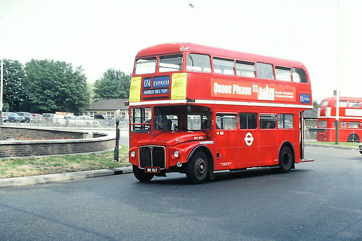 RM1092 on the 174 Express - 1976 [Graham Burnell]