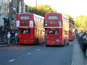 RMLs 2571, 2528 at Islington ~ 27 October 2005 [Peter Osborn]