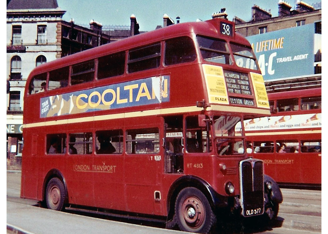 Classic ! Roofbox RT4813 on Victoria Station forecourt ~ August 1964 [Chris Stanley]