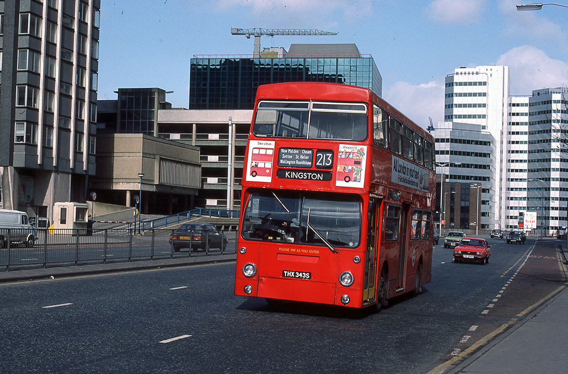DMS2343 in Wellesley Road, Croydon © David Bowker