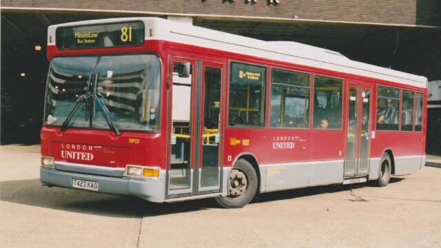 London United Dennis Dart / Plaxton DP23 : Slough Bus Station : April 2004 London United Dennis Dart / Plaxton DP23 : Slough Bus Station : April 2004