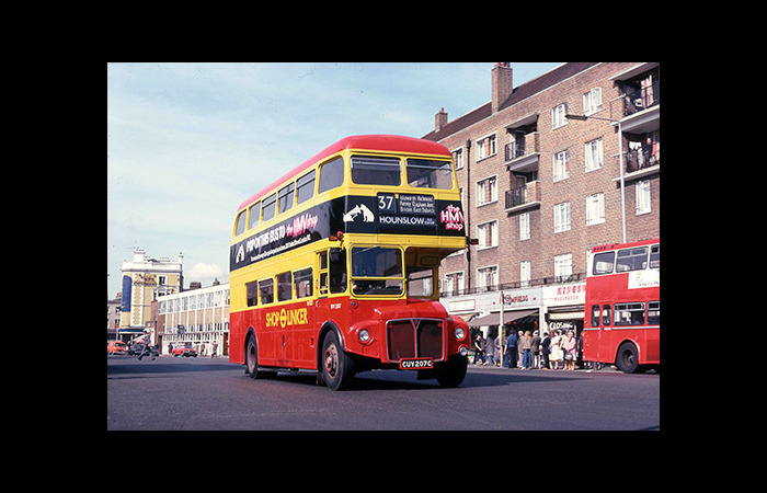 RM2207 (CUV 207C) in short-lived Shop Linker livery [Russell Young]