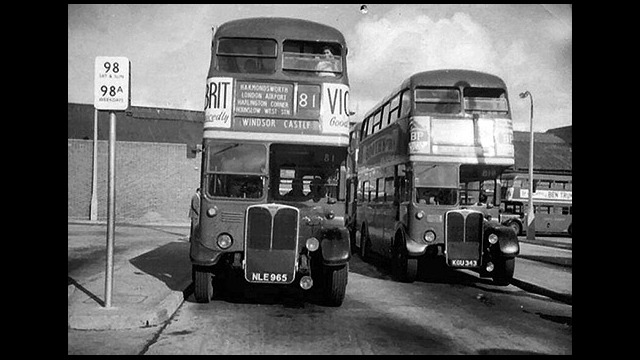 RT4301 – an early RT photo of an 81 to Windsor Castle in the original Hounslow Bus Station. Ian Armstrong collection RT4301 – an early RT photo of an 81 to Windsor Castle in the original Hounslow Bus Station. Ian Armstrong collection