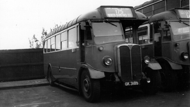11T11 AEC Regal T234 (GK 3185) - posed shot? [D A Jones]
