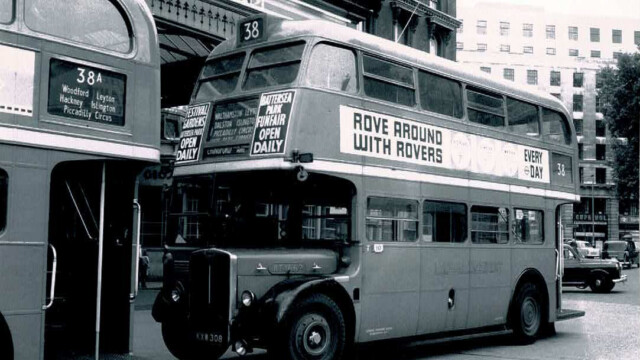 Roofbox RT1667 at Victoria [LBM Collection]