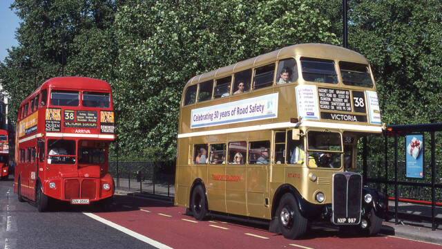 Ensign RT4172 in Golden Jubilee livery, Hyde Park Corner [David Bowker]