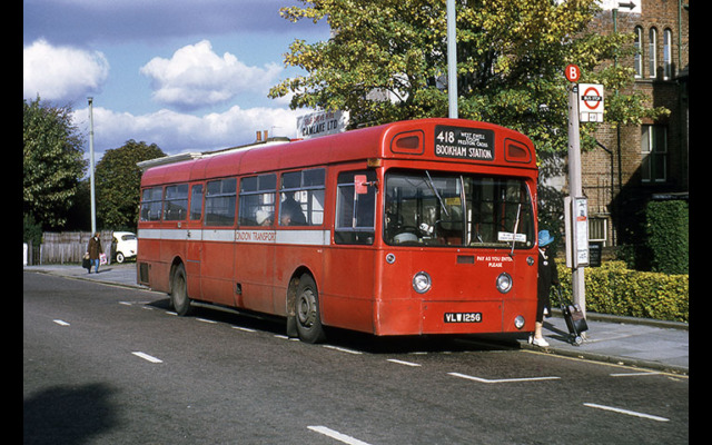 On-loan London Transport AEC Merlin MB125. © Mike Harris On-loan London Transport AEC Merlin MB125. © Mike Harris