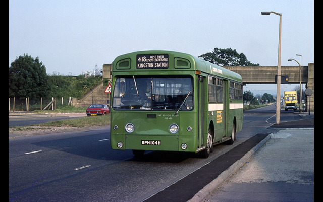 SM104 in London Country livery approaches Tolworth. © Mike Harris SM104 in London Country livery approaches Tolworth. © Mike Harris