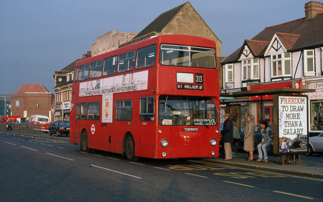 D2562 in Rose Hill, St Helier © David Bowker D2562 in Rose Hill, St Helier © David Bowker